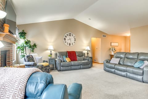 17 Mi to Columbus: Pickerington Home w/ Fire Pit! House in Pickerington