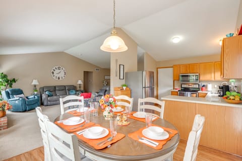 17 Mi to Columbus: Pickerington Home w/ Fire Pit! House in Pickerington