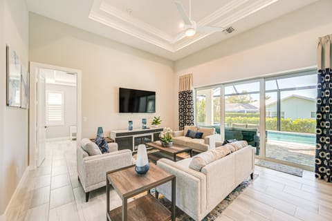 Golf, Swim & Unwind: Modern Marco Island Escape! House in Marco Island
