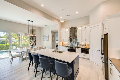 Golf, Swim & Unwind: Modern Marco Island Escape! House in Marco Island