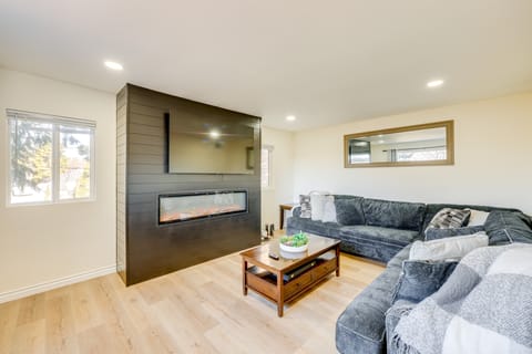 Spacious Family Home w/ Deck in Lake Arrowhead! House in Lake Arrowhead