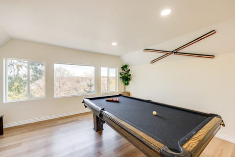 Spacious Family Home w/ Deck in Lake Arrowhead! House in Lake Arrowhead