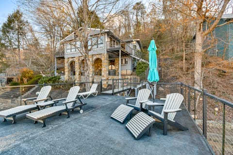 Hot Tub + Mtn Views! Rumbling Bald Resort Cabin House in Lake Lure