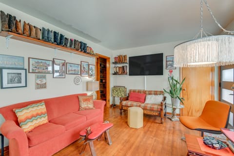 6 Mi to Downtown: 70s-Themed Home in Nashville! House in East Nashville