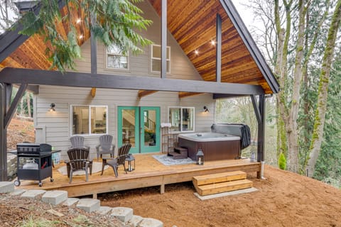 Near Rivers & Boating: Home w/ Hot Tub in Longview Cottage in Longview