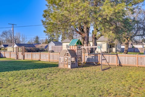 Family-Friendly Cottage w/ Playground in Centralia Cottage in Washington