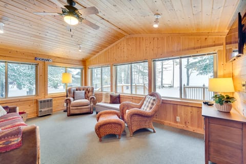 Charming Cabin on Grindstone Lake House in Lac Courte Oreilles