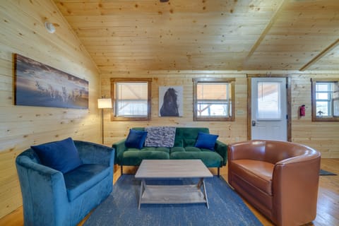 28 Mi to Downtown Louisville: Serene Farm Getaway House in Indiana