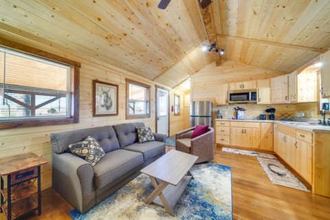 31 Mi to Louisville: Cabin on 235 Acres! House in Indiana