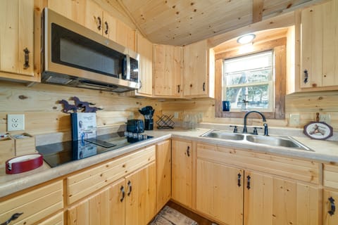 31 Mi to Louisville: Cabin on 235 Acres! House in Indiana