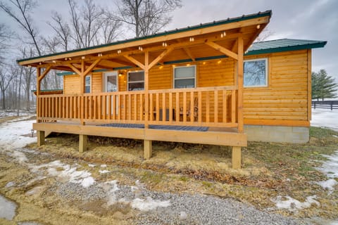 La Grange Cabin on a Racehorse Farm w/ Pond Views! House in Indiana