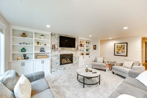 2 Mi to State Fair: Puyallup Home w/ Private Yard! House in Puyallup