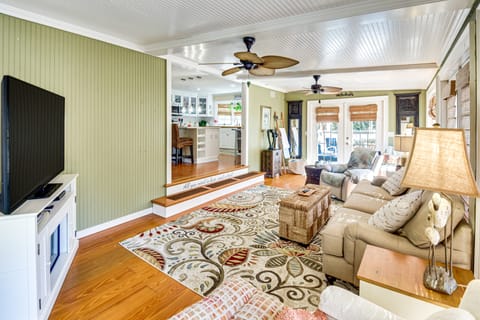 < 1 Mi to Boat Ramp: Canal-Front Retreat in Astor! House in Astor