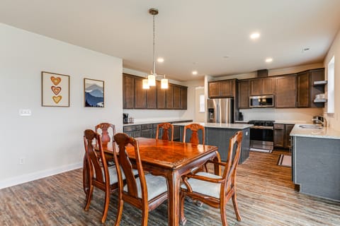 8 Mi to Bethany Beach: Delaware Family Home House in Sussex County