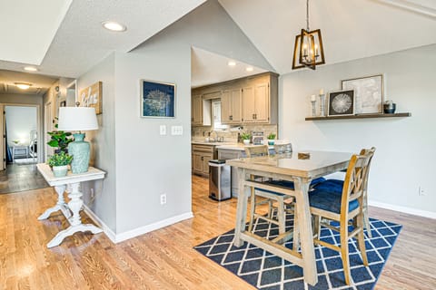 1 Mi to Broadway at the Beach: Home w/ Large Yard! House in Carolina Forest