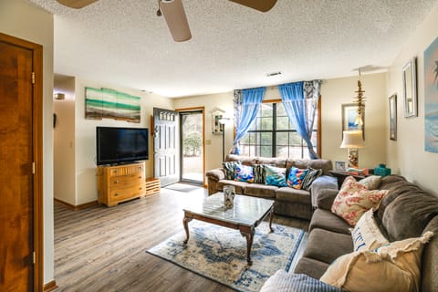 Cozy Home w/ Fenced Backyard in Sunset Beach! House in Calabash