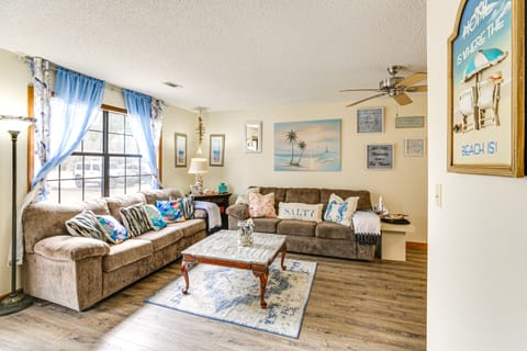 Cozy Home w/ Fenced Backyard in Sunset Beach! House in Calabash