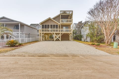 Walk to Ocean: Sunset Beach House w/ 3-Level Deck! House in Sunset Beach
