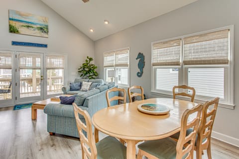 Walk to Ocean: Sunset Beach House w/ 3-Level Deck! House in Sunset Beach