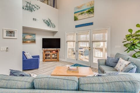 Walk to Ocean: Sunset Beach House w/ 3-Level Deck! House in Sunset Beach