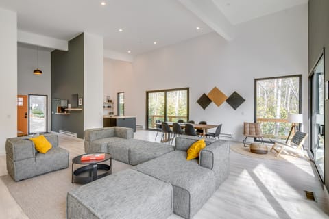 Hot Tub + Fire Pit: Modern North Carolina Retreat House in Tennessee