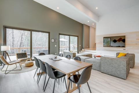 Hot Tub + Fire Pit: Modern North Carolina Retreat House in Tennessee