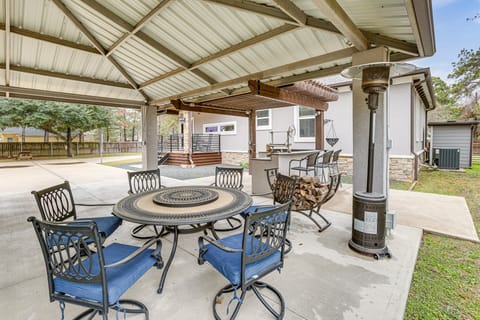 Pets Welcome: Home w/ Deck & Patio in Hockley! House in Cypress