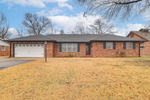 Right Off Route 66: Retro Vinita Home w/ Game Room House in Ozark Mountains