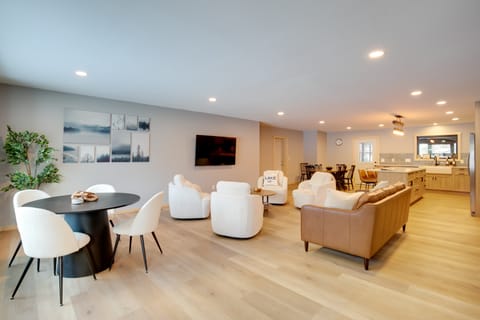 Snowmobile & Enjoy Eagle River! ‘Southside Lodge’ House in Wisconsin