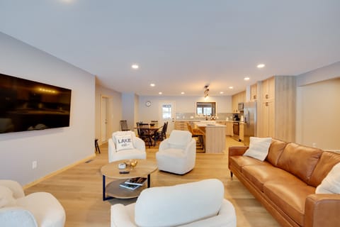 Snowmobile & Enjoy Eagle River! ‘Southside Lodge’ House in Wisconsin