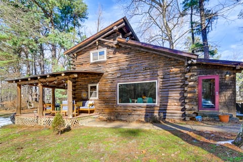 Log Cabin Retreat in Kentucky: Fire Pit & Grill! House in Kentucky