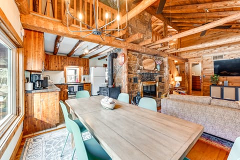 Log Cabin Retreat in Kentucky: Fire Pit & Grill! House in Kentucky