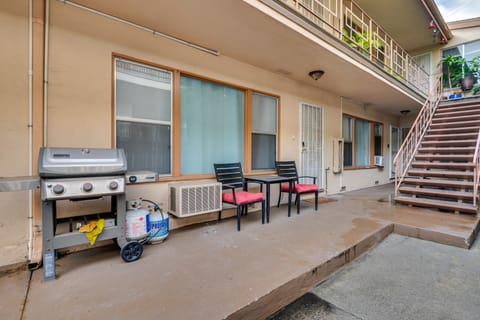 1 Mi to Dtwn Melrose: Cozy Condo w/ Patio Apartment in West Hollywood