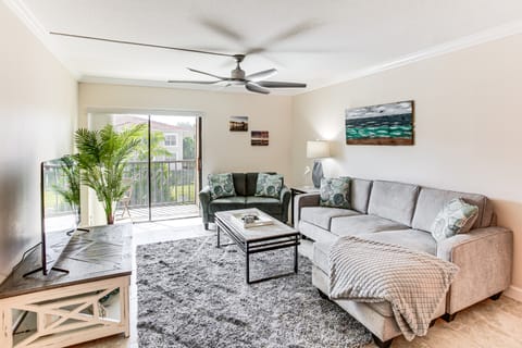 8 Mi to Beach: Modern Condo in Fort Myers! Apartment in Fort Myers