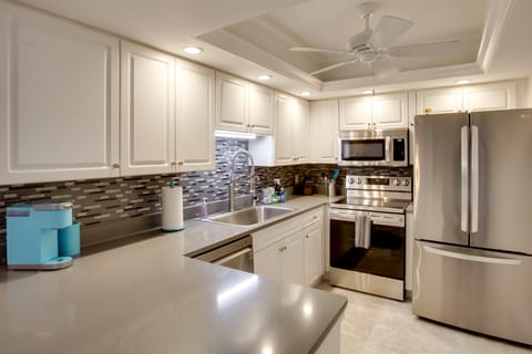 8 Mi to Beach: Modern Condo in Fort Myers! Apartment in Fort Myers