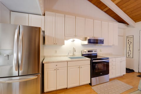 < 1 Mi to Beech Mtn! All-Season Outdoor Retreat Apartment in Beech Mountain