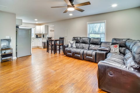 Home 14 Mi to Highpoint Health w/ Fenced Yard! House in Hendersonville