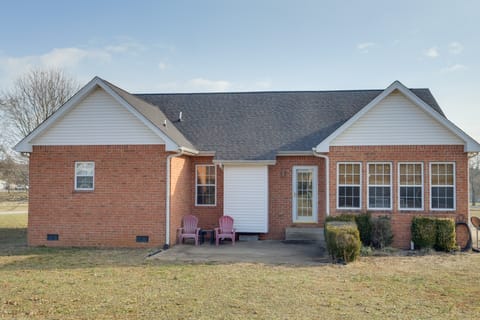 Family-Friendly Home on Large Plot in Lebanon House in Tennessee