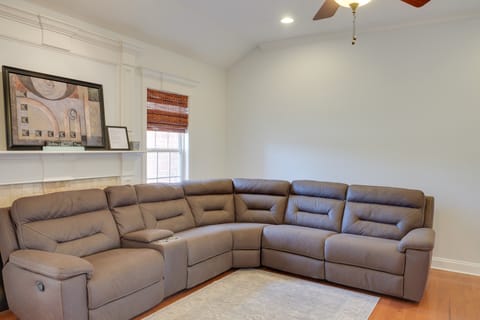 Family-Friendly Home on Large Plot in Lebanon House in Tennessee