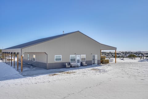 Mtn-View Hideaway w/ Wood Stove in Pueblo! House in Colorado