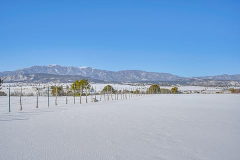 Mtn-View Hideaway w/ Wood Stove in Pueblo! House in Colorado