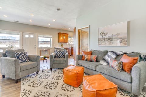 Mtn-View Hideaway w/ Wood Stove in Pueblo! House in Colorado