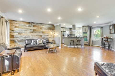 4 Mi to Dtwn Tuscaloosa: Home w/ Cozy Den! House in Tuscaloosa