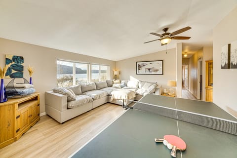 Walk to Marina: Harrison Cabin w/ Lake View! House in Harrison