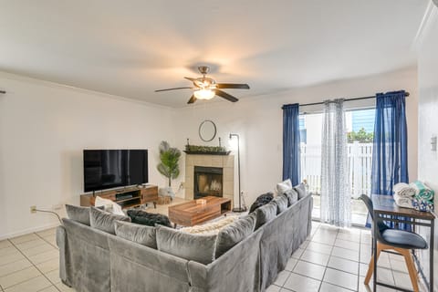 < 1 Mi to Beach: Galveston Condo w/ Fenced Patio Apartment in Galveston Island