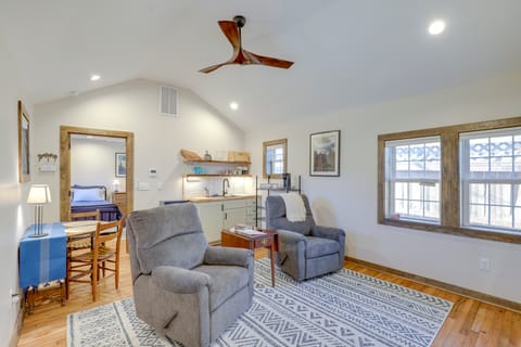 Walk to Appalachian Trail: Mtn-View Cabin, Unit 1 House in Hot Springs