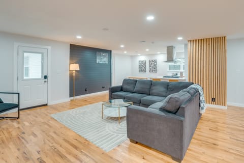 14 Mi to Dallas: Irving Escape w/ Patio & Fire Pit House in Irving