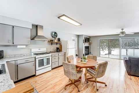 Fish & Hike: Riverfront Cabin in Paris House in Michigan