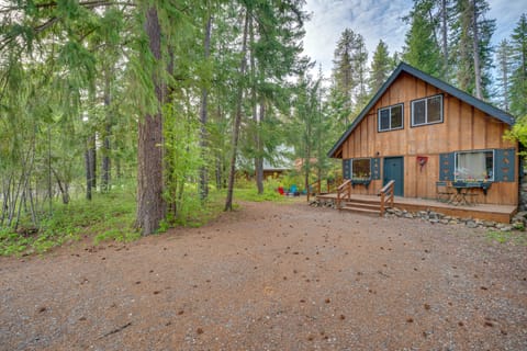 1 Mi to Lake Easton: Cozy Cascades Cabin! House in Easton