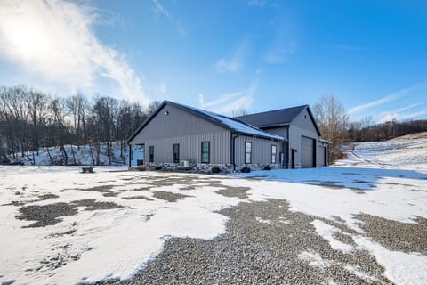 Family Retreat w/ Fire Pit & Yard in Mineral City House in Ohio